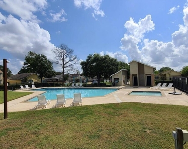 1818 Foxlake Drive - Photo Thumbnail 34
