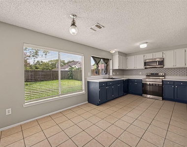 1818 Foxlake Drive - Photo Thumbnail 10