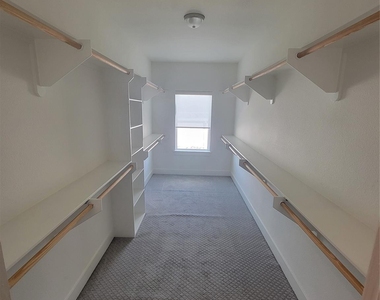 18 Evanston Street - Photo Thumbnail 3
