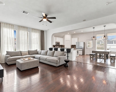 326 Lake Rim Drive - Photo Thumbnail 5