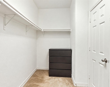 326 Lake Rim Drive - Photo Thumbnail 16