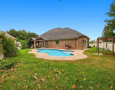 326 Lake Rim Drive - Photo Thumbnail 22