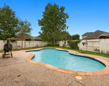 326 Lake Rim Drive - Photo Thumbnail 21