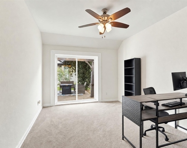 326 Lake Rim Drive - Photo Thumbnail 10