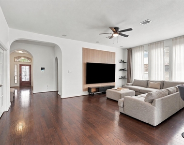 326 Lake Rim Drive - Photo Thumbnail 4