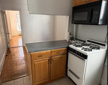 328 East 73rd Street - Photo Thumbnail 7