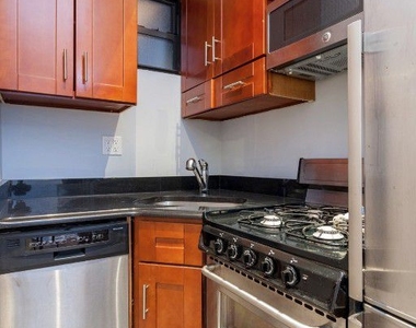 East 32nd St - Photo Thumbnail 5