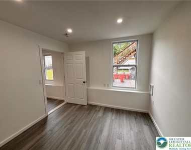 2250 Butler Street - Photo Thumbnail 9