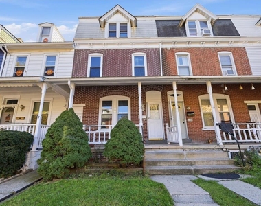 1344 Gordon Street - Photo Thumbnail 1