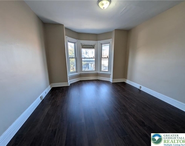 821 N 7th Street - Photo Thumbnail 4