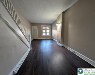 821 N 7th Street - Photo Thumbnail 2