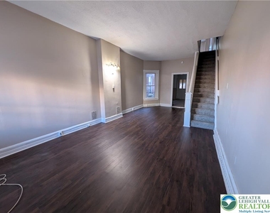 821 N 7th Street - Photo Thumbnail 1