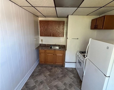 323 8th Street - Photo Thumbnail 2