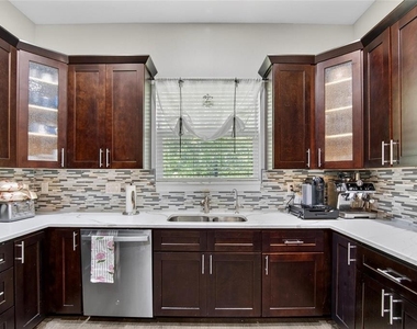 750 Grand Cypress Lane - Photo Thumbnail 14