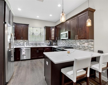 750 Grand Cypress Lane - Photo Thumbnail 16