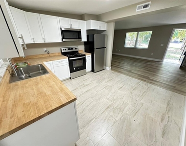 38737 12th Avenue - Photo Thumbnail 6