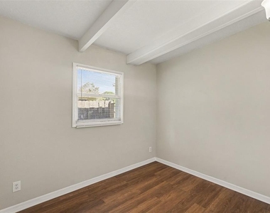 1421 Longwood Loop - Photo Thumbnail 21