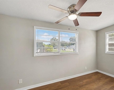 1421 Longwood Loop - Photo Thumbnail 20