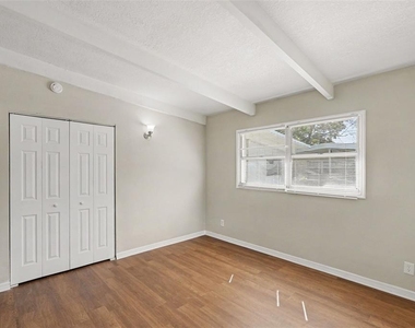 1421 Longwood Loop - Photo Thumbnail 18