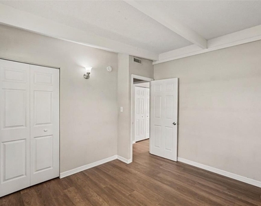 1421 Longwood Loop - Photo Thumbnail 15