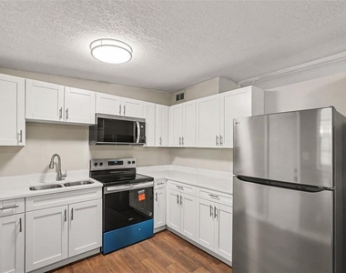 1421 Longwood Loop - Photo Thumbnail 7