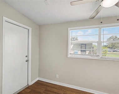 1421 Longwood Loop - Photo Thumbnail 19