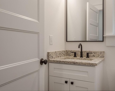 904 E Osborne Avenue - Photo Thumbnail 8