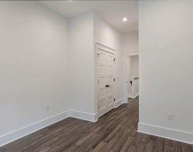904 E Osborne Avenue - Photo Thumbnail 24