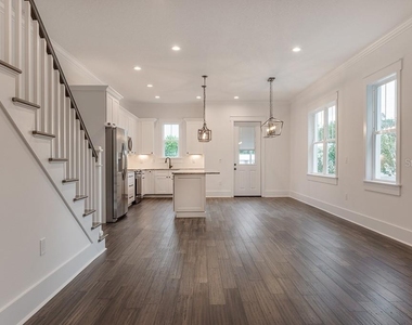 904 E Osborne Avenue - Photo Thumbnail 9