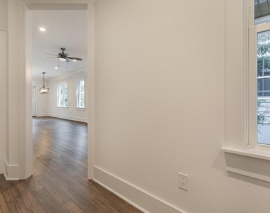 904 E Osborne Avenue - Photo Thumbnail 5