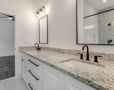 904 E Osborne Avenue - Photo Thumbnail 33