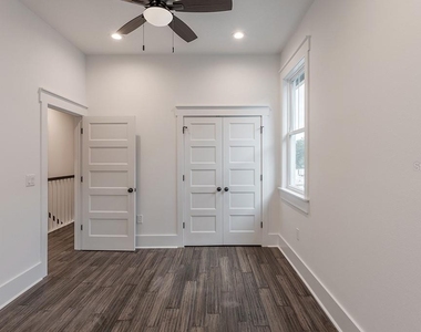 904 E Osborne Avenue - Photo Thumbnail 21