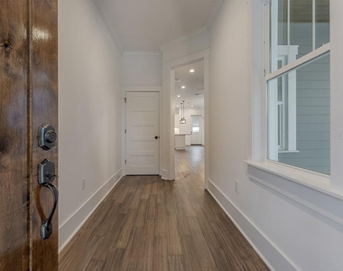 904 E Osborne Avenue - Photo Thumbnail 4