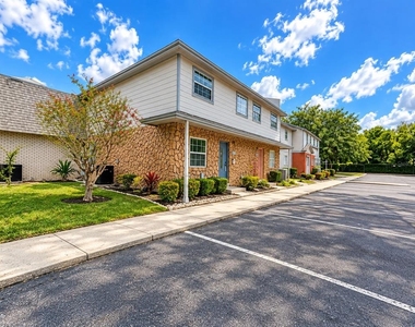 3027 Aaron Burr Avenue - Photo Thumbnail 5