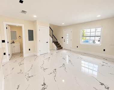 3027 Aaron Burr Avenue - Photo Thumbnail 6