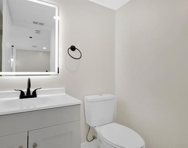 3027 Aaron Burr Avenue - Photo Thumbnail 13