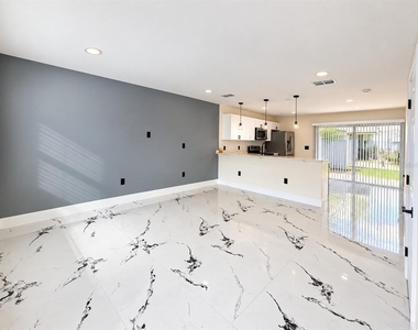 3027 Aaron Burr Avenue - Photo Thumbnail 7