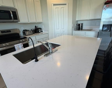 2739 Pioneer Trail - Photo Thumbnail 3