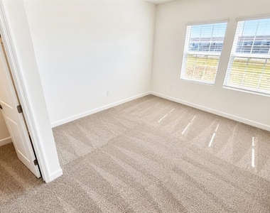 3329 Addison Boulevard - Photo Thumbnail 23