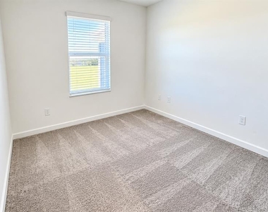 3329 Addison Boulevard - Photo Thumbnail 15