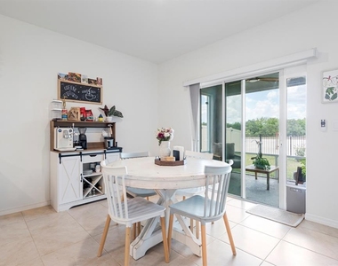 933 Ambleside Drive - Photo Thumbnail 11