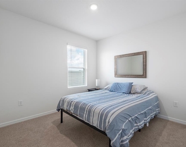 933 Ambleside Drive - Photo Thumbnail 18