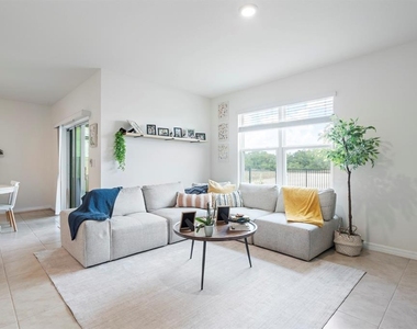 933 Ambleside Drive - Photo Thumbnail 10