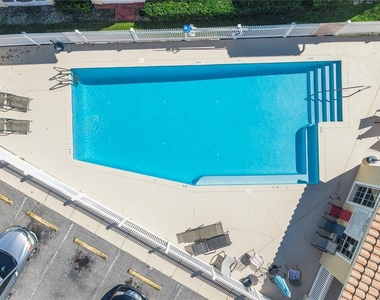 698 Seabrook Court - Photo Thumbnail 10