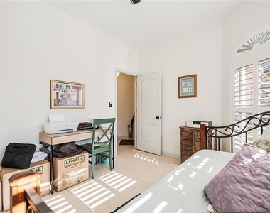 698 Seabrook Court - Photo Thumbnail 21