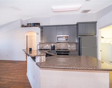 794 Selby Street - Photo Thumbnail 12