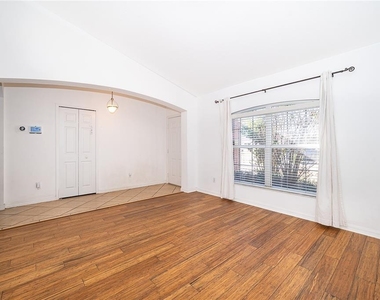 794 Selby Street - Photo Thumbnail 6
