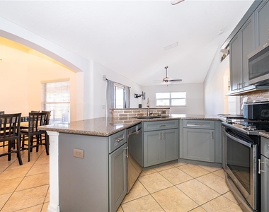 794 Selby Street - Photo Thumbnail 11