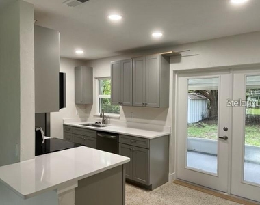 925 Ne 20th Avenue - Photo Thumbnail 1