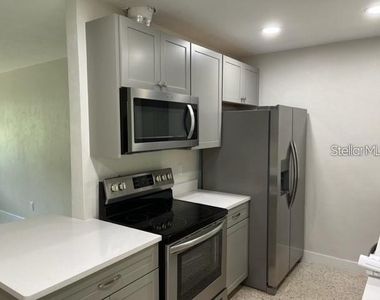 925 Ne 20th Avenue - Photo Thumbnail 2